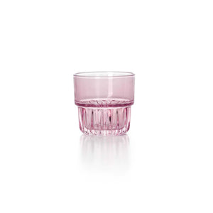 Gobelet à facettes en verre rose avec base texturée