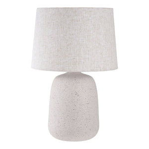 Lampe de table Croft en céramique beige sur fond blanc