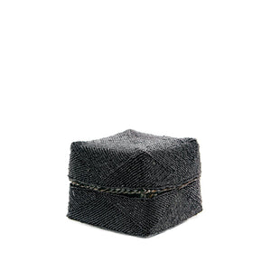 Panier Perlé Noir - Élégant et fait main, ajoutant une touche d'exotisme à votre décoration.