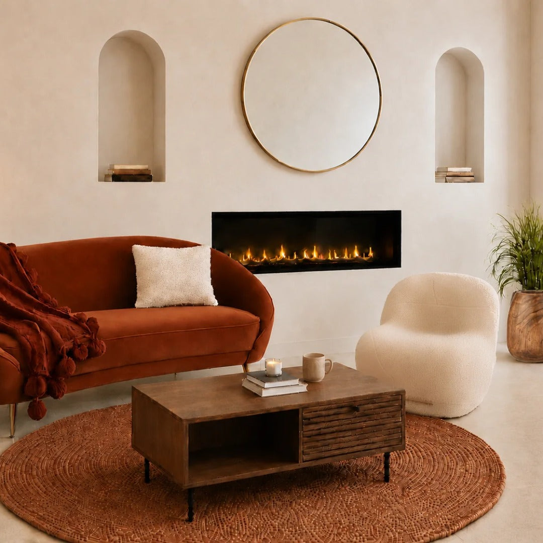 Autour du feu, salon d'automne autour d'un foyer, velours cognac et bouclé écru