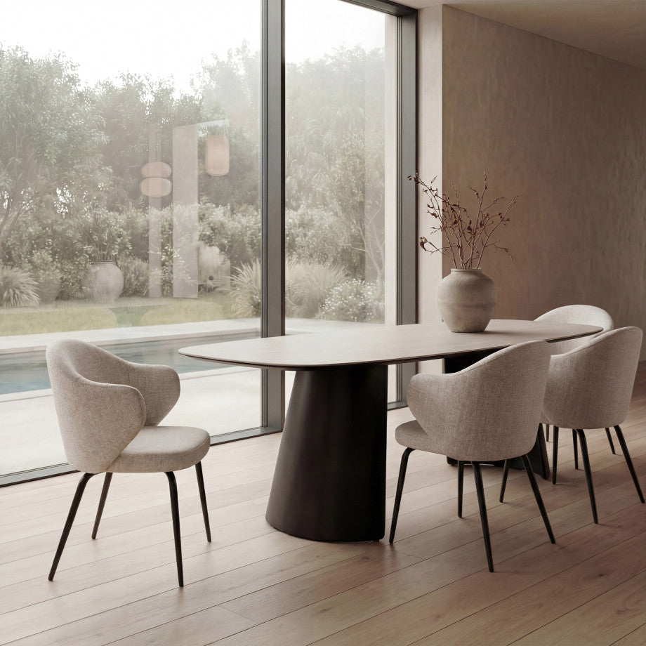 Table en céramique Tibet de Castle Line, plateau effet marbre blanc sur pied métal noir
