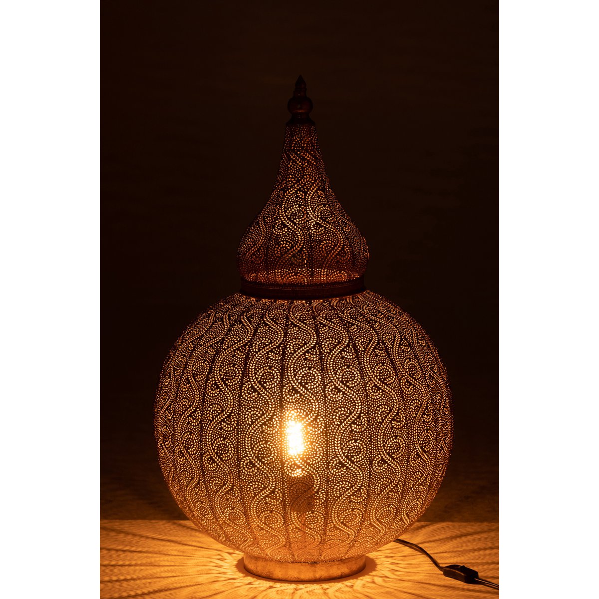 Lampe J-Line Aladin dans un salon moderne