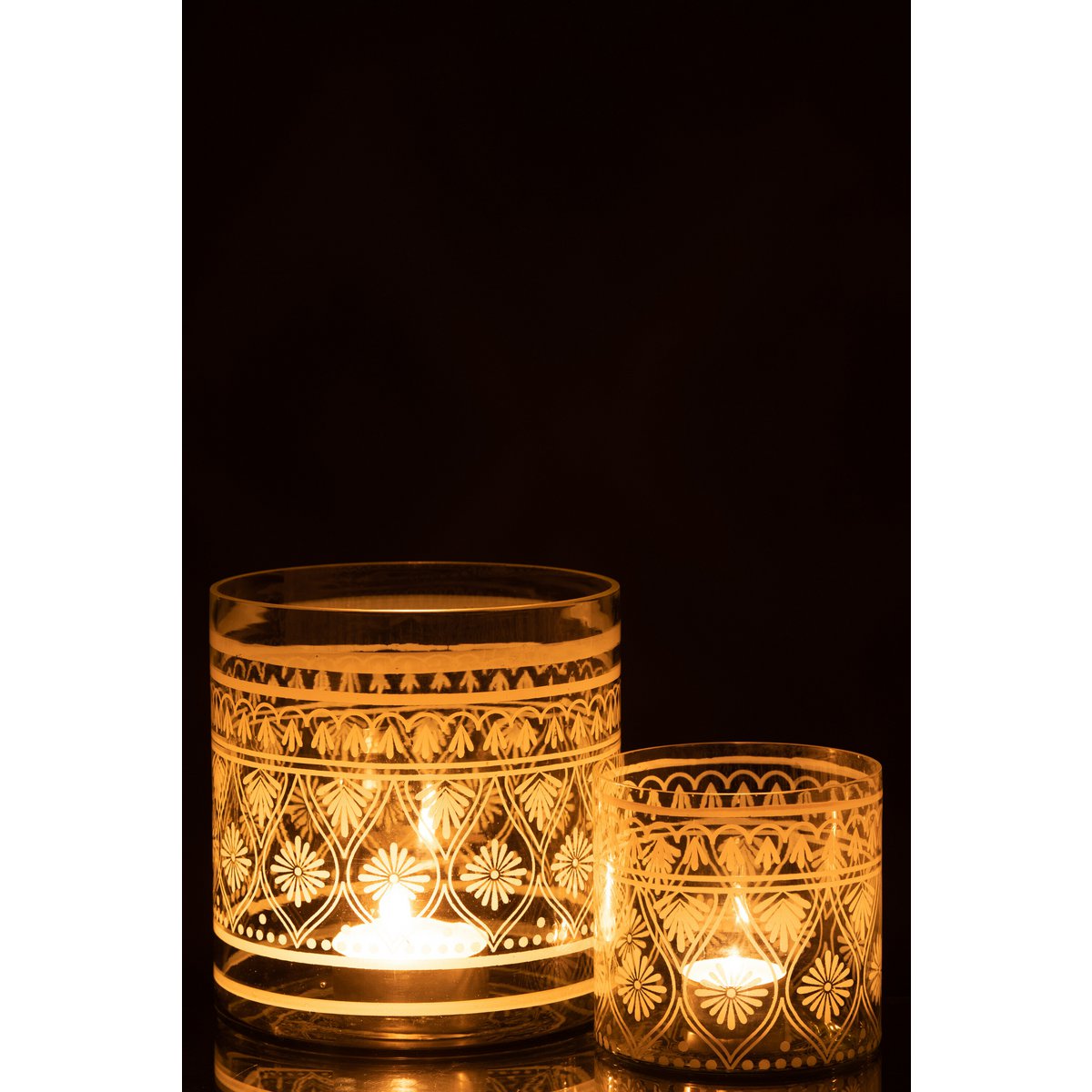 Ambiance chaleureuse créée par la lanterne J-Line Pattern