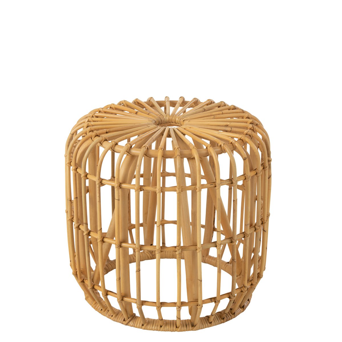 Table basse Sirine en rotin naturel vue de face dans un salon moderne