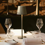 Lampe de table nervurée vert olive Maya