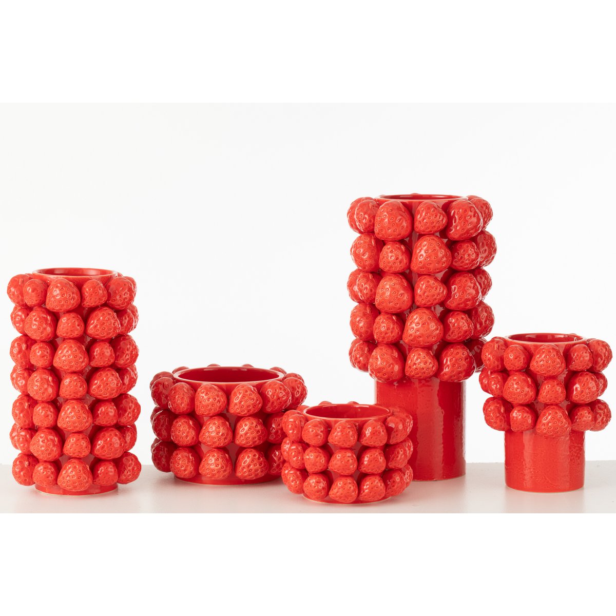 Pot de Fleurs Fraises J-Line, détail de la texture en céramique rouge