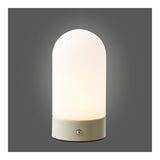 Détail de la base en métal de la lampe Ashford