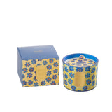 Détails de la bougie J-Line Hapiness Blooms, mise en scène élégante