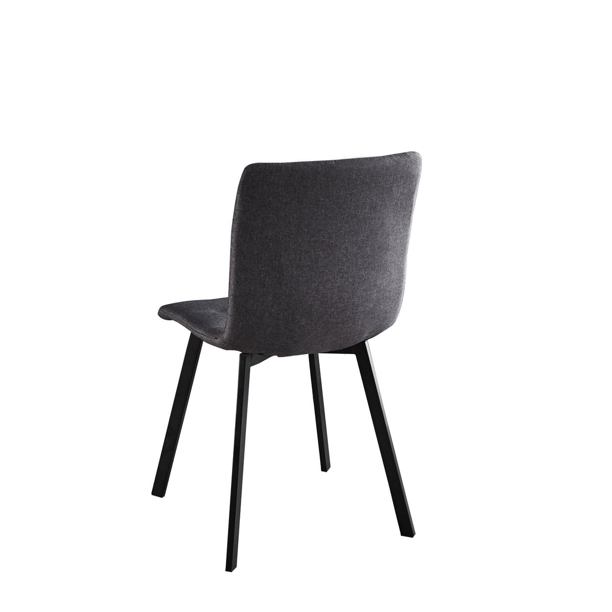 Détail du rembourrage et des boutons sur la chaise noire