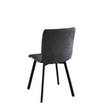 Détail du rembourrage et des boutons sur la chaise noire