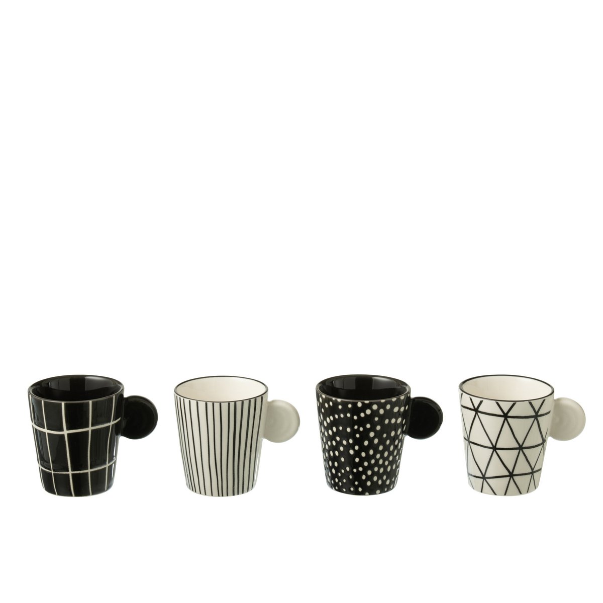 Détail des sachets à café en céramique, mettant en avant les couleurs noir et blanc.