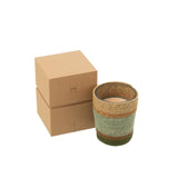 Bougie J-Line Sgence Bandle Basin Beige dans un décor moderne, ajoutant une touche de luxe.