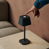Lampe à poser rechargeable Ava en métal gris