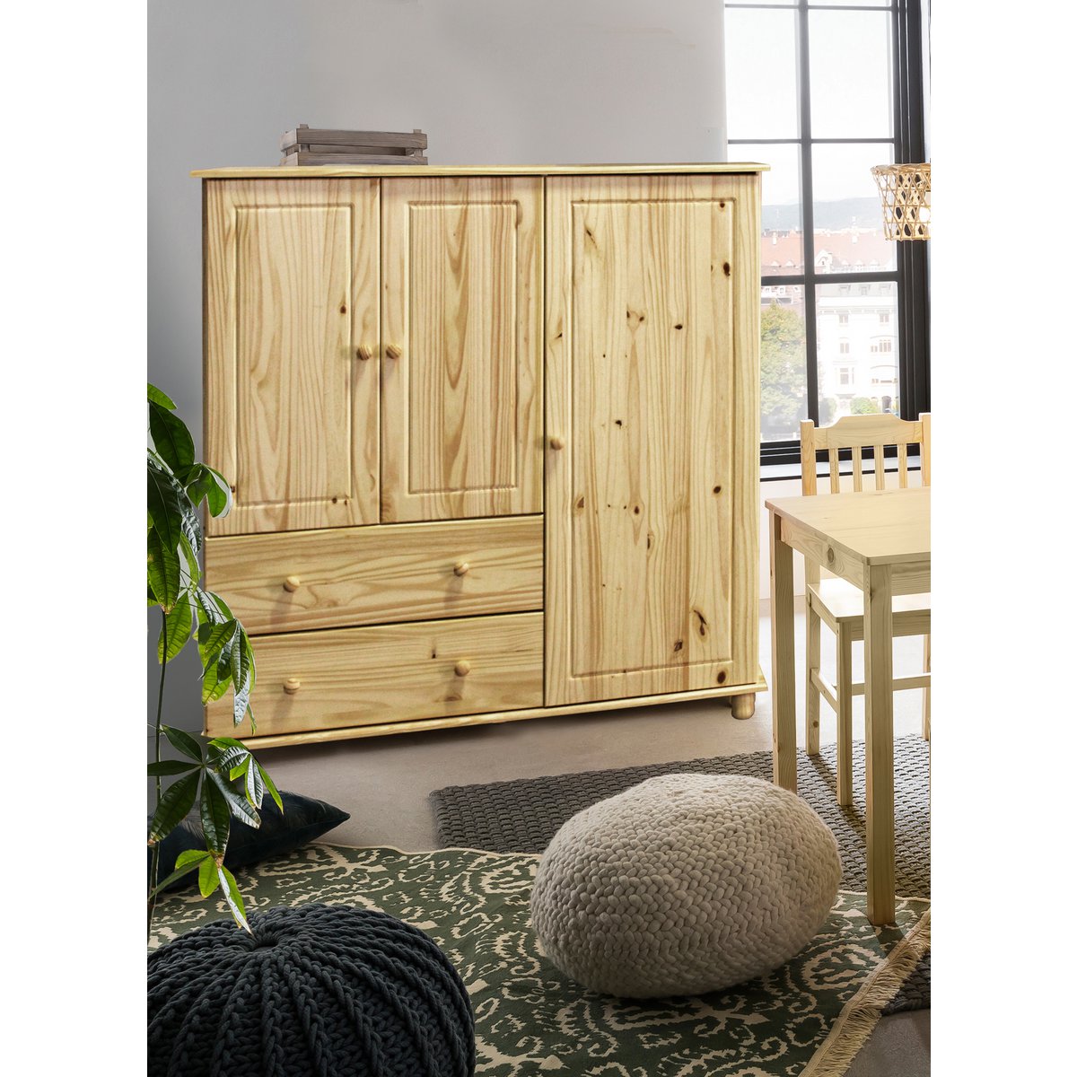 Commode en bois marron dans un intérieur chic