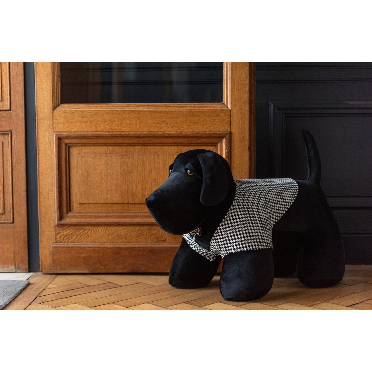 Butée de porte Chien Pied-De-Poule J-Line en polyrésine noir et blanc, design élégant.