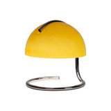 Lampe de table Burano jaune sur une table en bois, ambiance chaleureuse