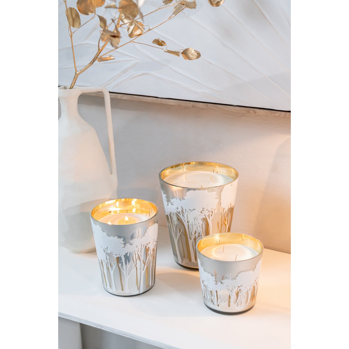 Bougie J-Line Noa Bos - mise en scène dans un intérieur moderne