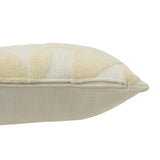 Coussin Geo J-Line, détail du motif géométrique moderne.