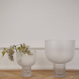 Vase NEBL moyen givré - ambiance décorative avec fleurs