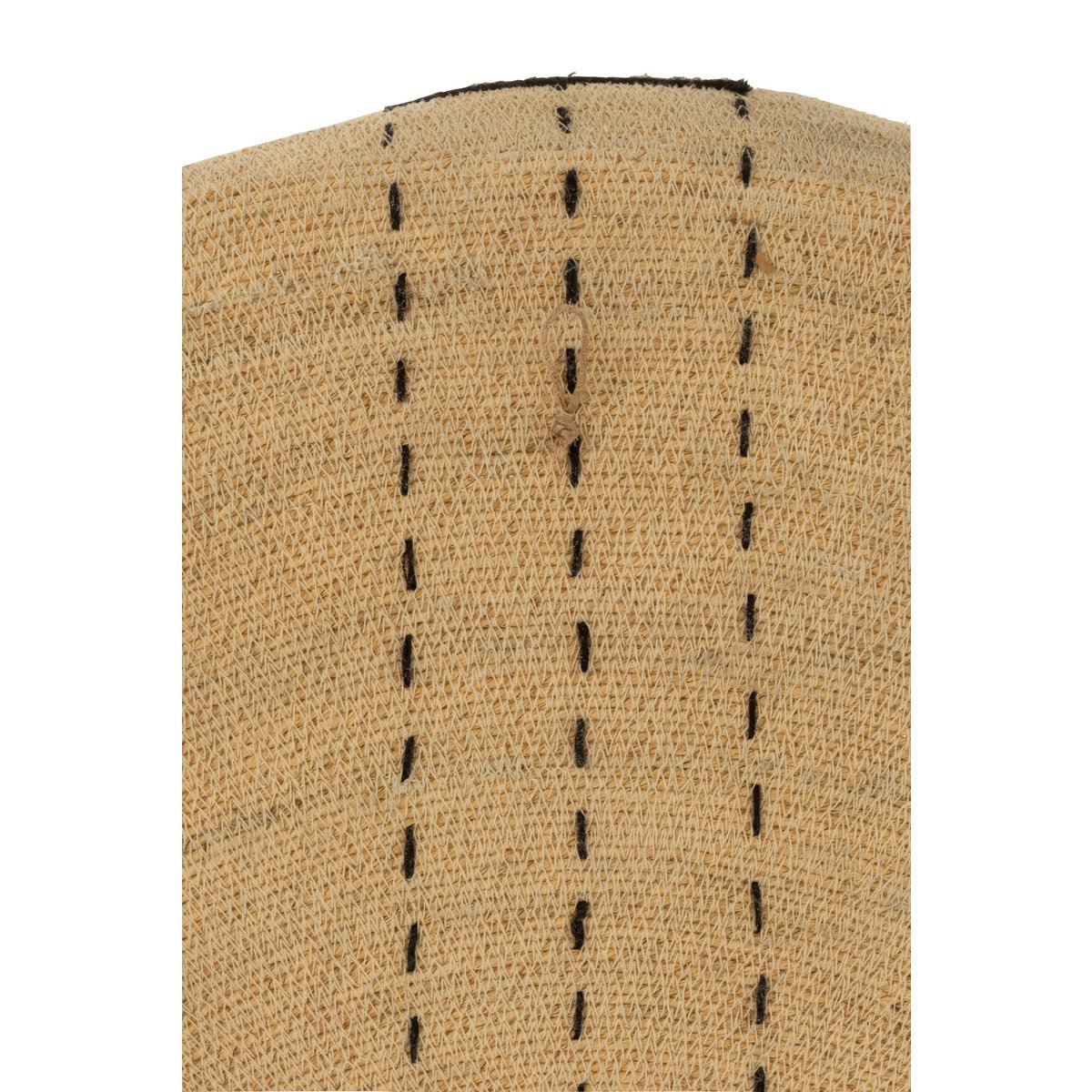 Détail des lignes pointillées sur la décoration murale en rotin