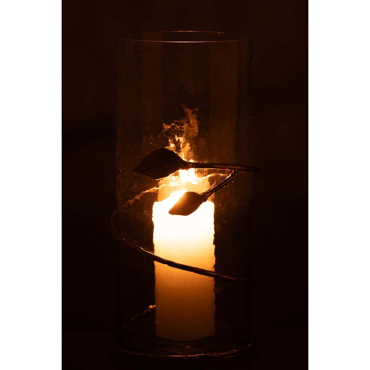 Vase Feuille J-Line sur une table moderne, décoré avec des fleurs.