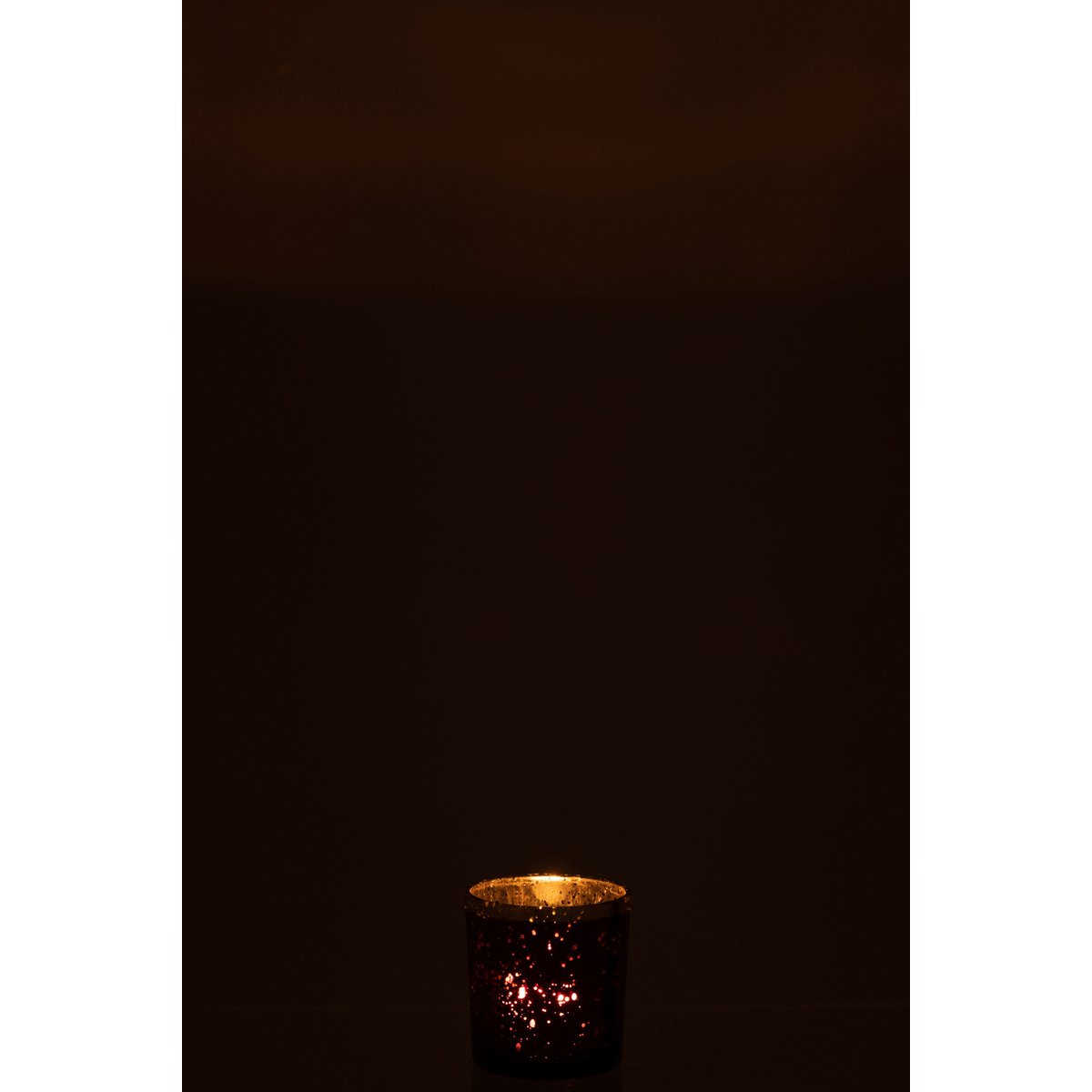 Bougeoir J-Line Edge sur une table, ambiance chaleureuse