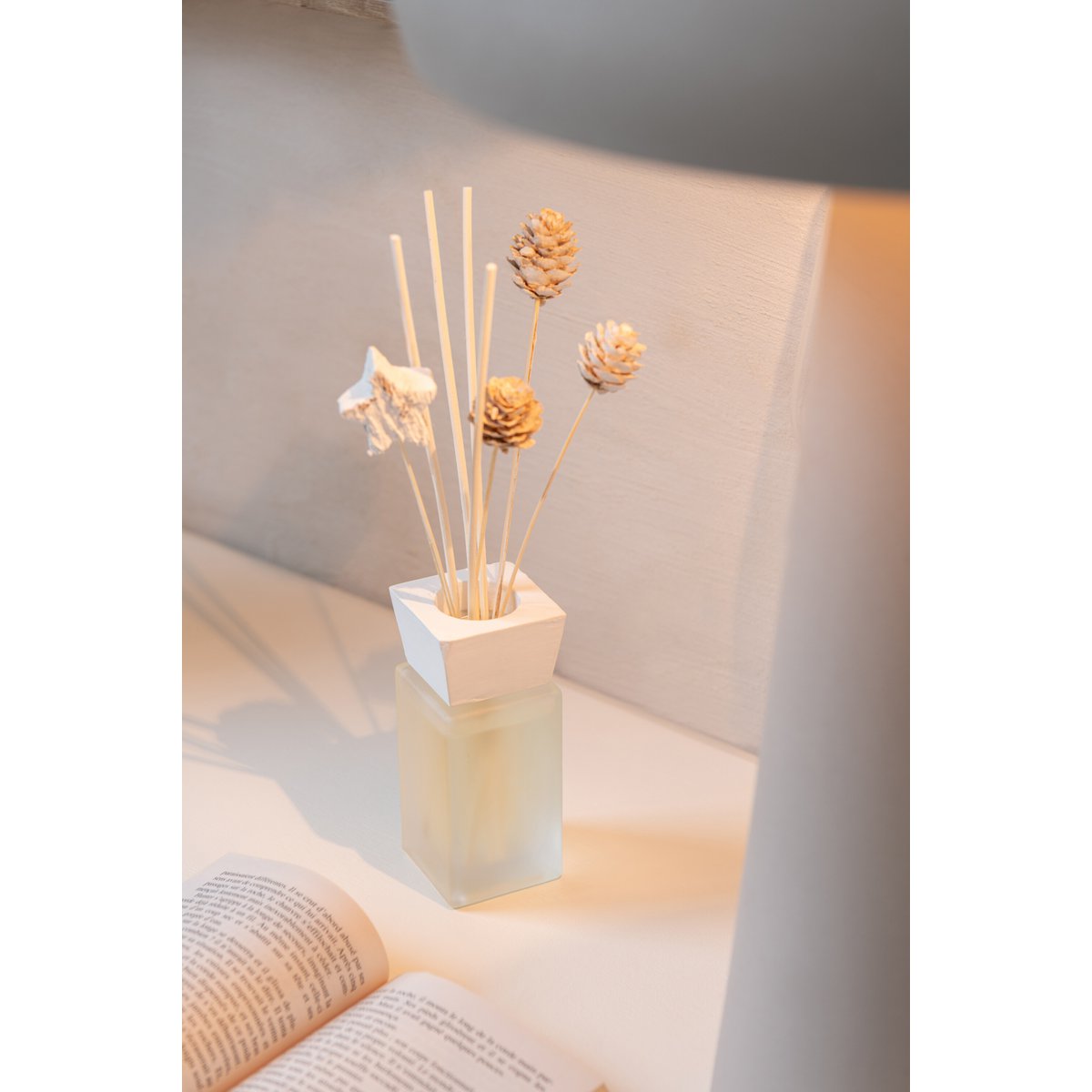 Huile parfumée J-Line Eucalyptus Fleur, design chic et moderne