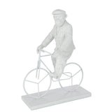 Vue latérale de la figurine vélo, posée sur une table
