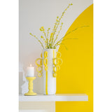 Bougeoir J-Line en bois de manguier jaune, sur table en bois