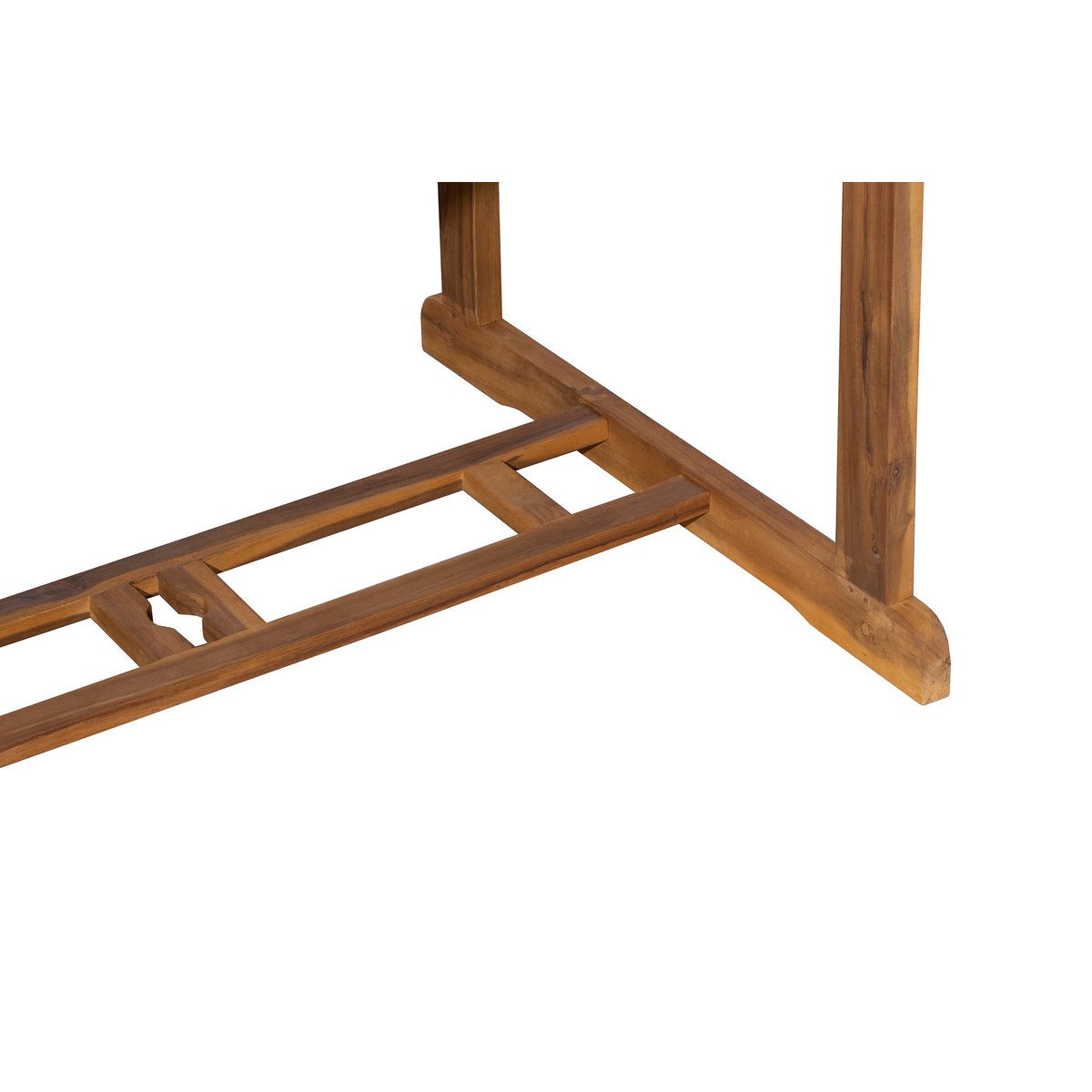 Table ovale en acacia dans un jardin aménagé
