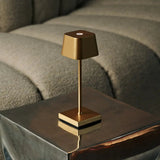 Lot de 8 lampes de table rechargeables dorées avec station de recharge