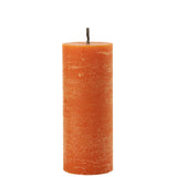 Détail de la bougie J-Line orange en paraffine, ambiance extérieure