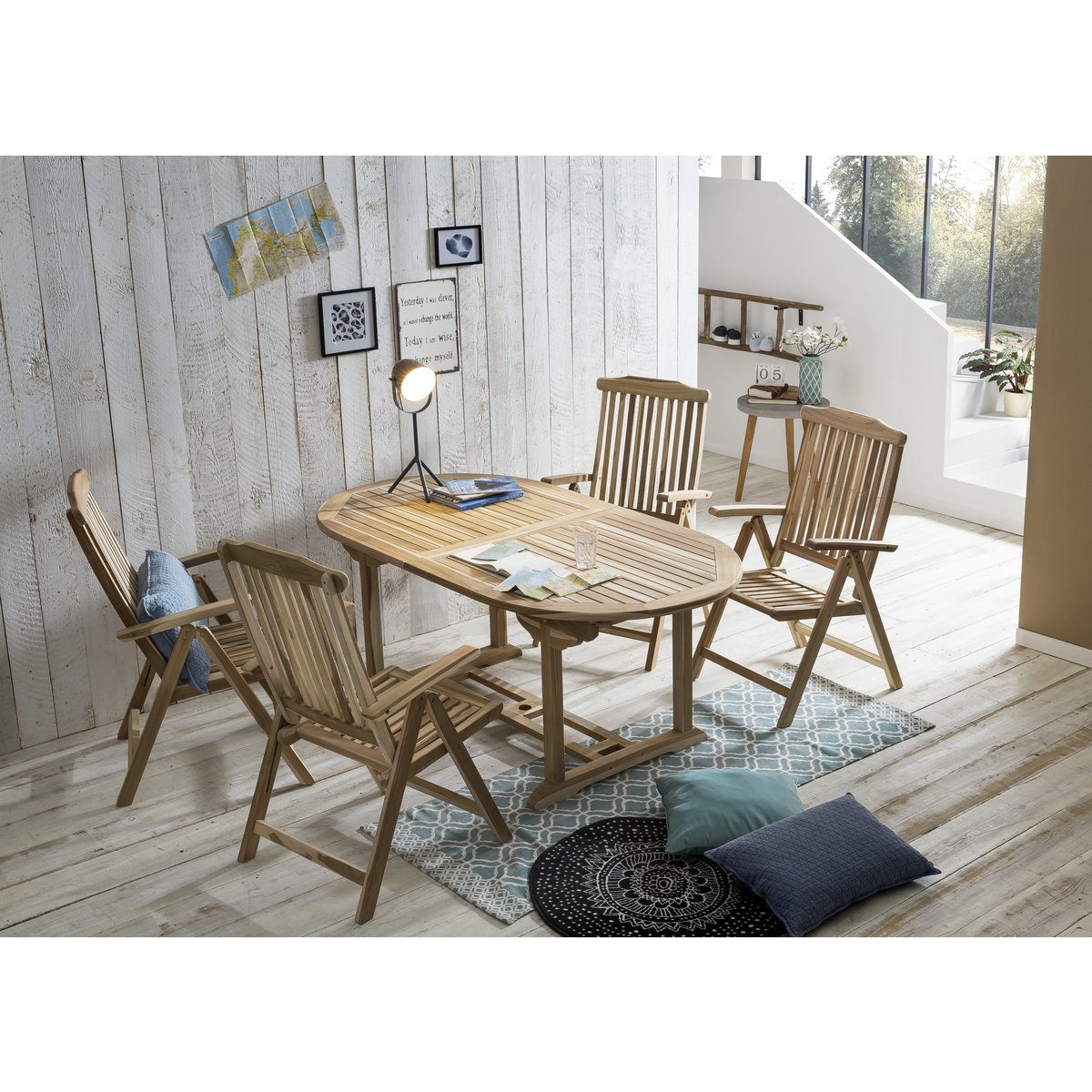 Détail du fauteuil en teck du salon de jardin