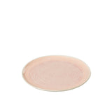 Assiette J-Line Lara en porcelaine saumon - mise en scène déco
