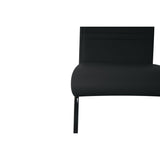 Chaises cantilever, intégrées dans une salle à manger contemporaine