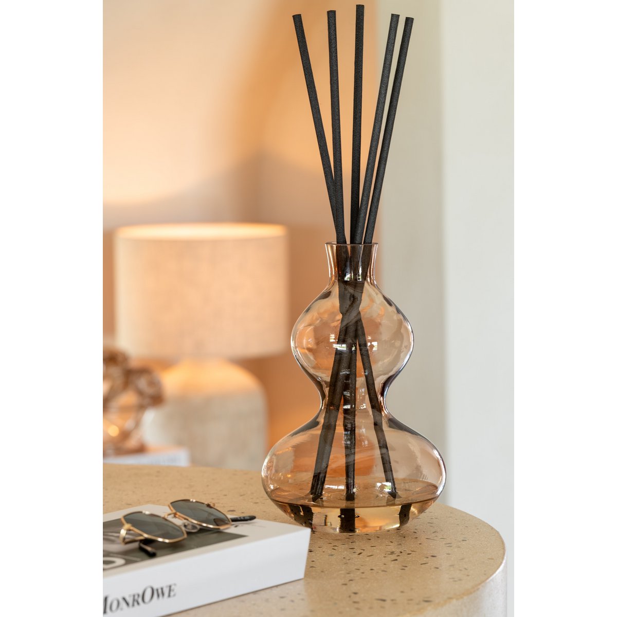 Vue latérale des bâtonnets parfumés J-Line en verre