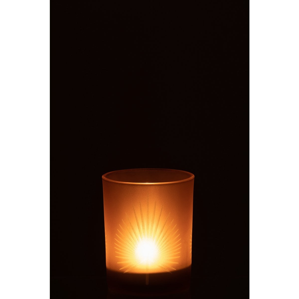 Lanterne J-Line Palmblad mise en scène dans un intérieur moderne
