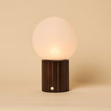 Lampe de table rechargeable Nadine marron foncé avec abat-jour interchangeable
