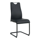 Détail du revêtement en simili cuir noir de la chaise