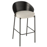 Chaise de bar J-Line Lone avec des accessoires de cuisine