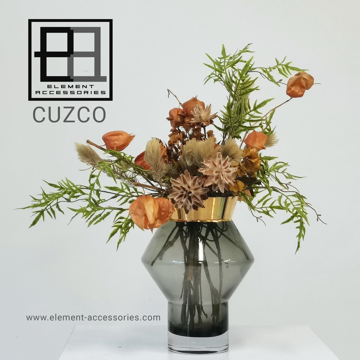 Vase CUZCO en verre gris avec bordure en or 24 carats, élégant et moderne.