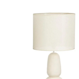 Détail de la lampe Menko Crème, finition en céramique crème.