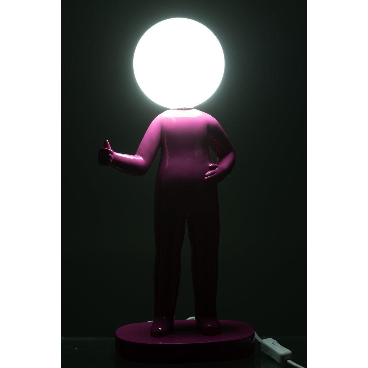 Détail de la lampe J-Resin en plastique rose