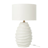 Détail de la lampe J-Line Golf en céramique sur un fond neutre