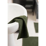 Ambiance salle de bain avec la serviette invité Bora Romarin