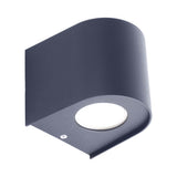 La lampe LED "Alecto" mesure 10,5 x 11,7 cm et mesure 10 cm de haut. Il se compose d'un plastique de haute qualité avec une surface légèrement structurée qui semble peinte. Timeless Black rend la lampe universellement utilisable.