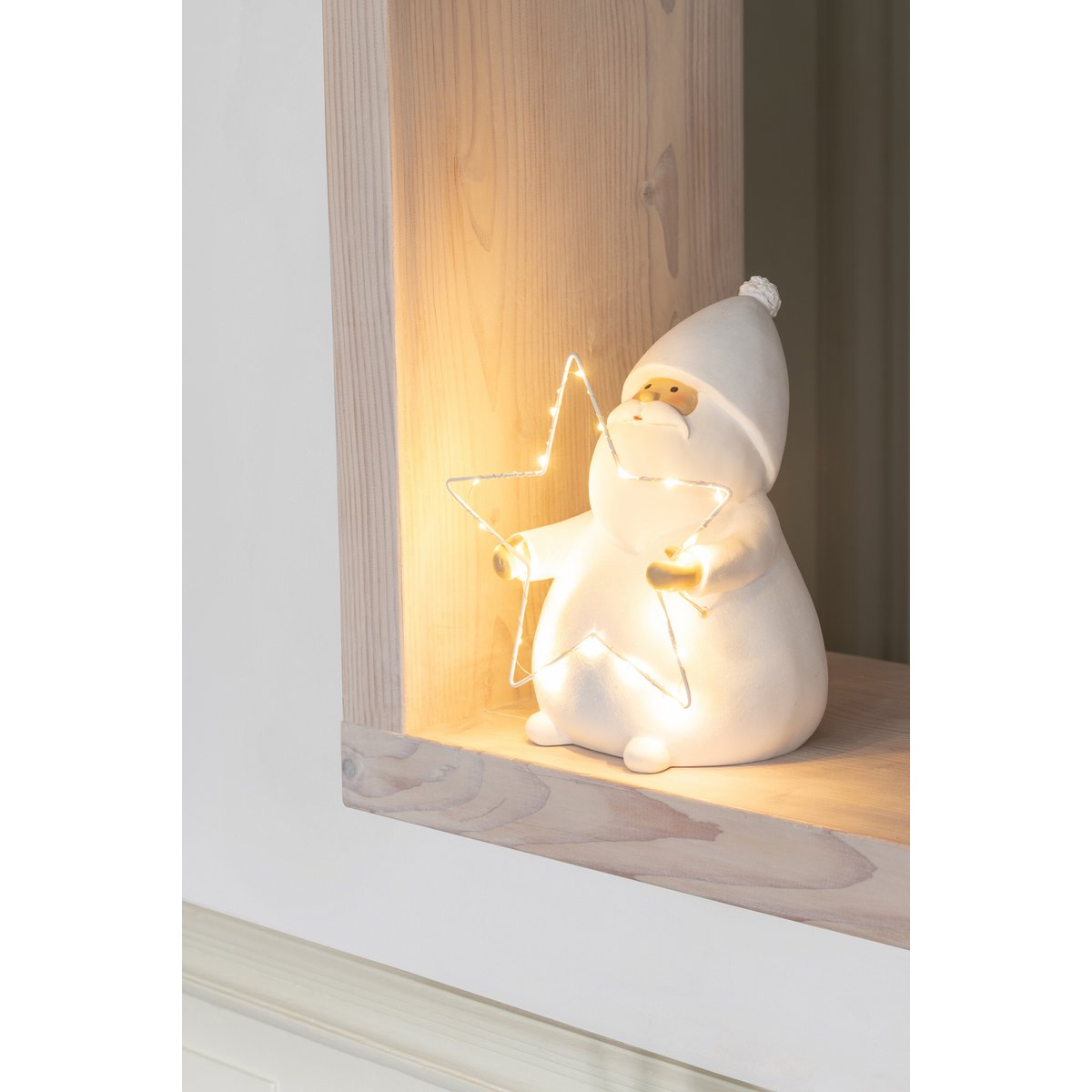Ambiance festive avec la figurine J-Line Père Noël Étoile
