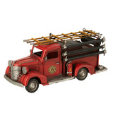 Détail du camion de pompier antique en métal rouge - design vintage