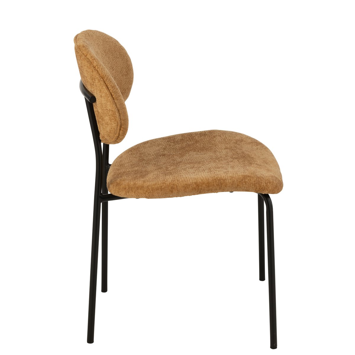 Chaise J-Line ocre dans un salon moderne