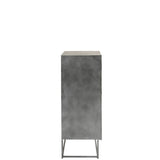 Détail de la texture du bois naturel de l'armoire Shanil